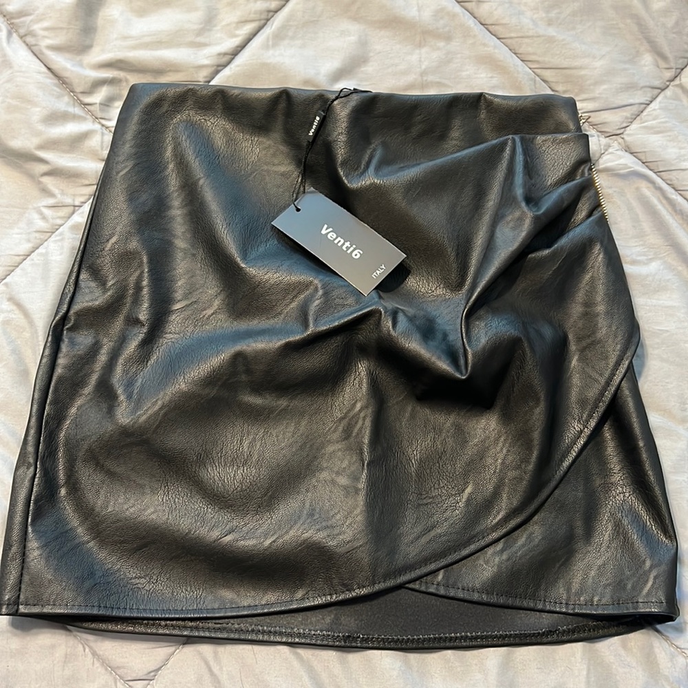 Black pleather skirt with side zip